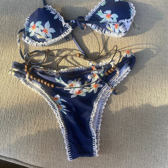 Thread Trim Bikini size small Navy Floral Wood Bead String Trim Micro Bikini - Picture 1 of 6